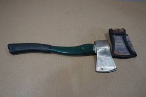 lot 90 image: Ontario Co Carbon Steel 17 Hatchet