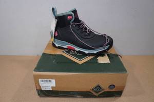 lot 147 image: Muck Boots Womens Apex Lace-Up Boots - Size 9