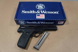 lot 6 image: Smith & Wesson 22A-1 .22 LR Semi-Auto Pistol - 2 Magazines