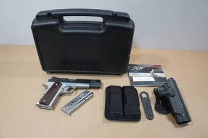 lot 9 image: Kimber Custom II 9mm Semi-Auto 1911 Style Pistol - 2 Magazines