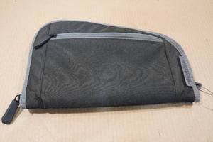 lot 159 image: Field & Forest Outfitters 12 Pistol Case