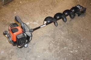 lot 35 image: Strike Master Solo 142 Gas Ice Auger