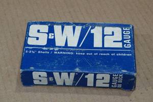 lot 322 image: 5 Smith & Wesson 12 Gauge 2-34 00 Buck Shot Shotshells