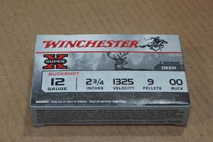 lot 324 image: 5 Winchester Super-X 12 Gauge 2-34 00 Buck Shot Shotshells