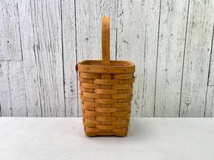 lot 88 image: Small Longaberger Basket