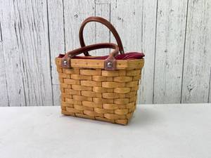 lot 84 image: Longaberger Boardwalk Basket