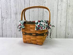 lot 83 image: Longaberger 1995 Cranberry Basket