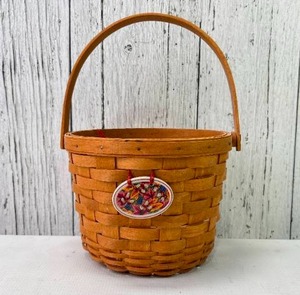 lot 81 image: Longaberger 1995 Wooden Handwoven Basket