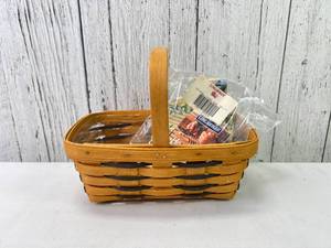 lot 78 image: Longaberger 1997 Handwoven Basket with Liner