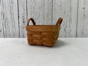 lot 76 image: Longaberger Small Woven Basket