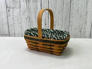 lot 72 image: Longaberger 1998 Collectors Club Basket