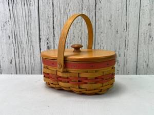 lot 67 image: Mothers Day Tea for Two Longaberger Handwoven Basket 1999