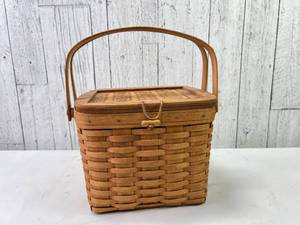 lot 61 image: Longaberger Weekender Picnic Basket