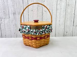 lot 100 image: Longaberger Christmas Collection Basket