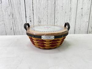 lot 94 image: Longaberger 2005 Inaugural Basket with Lid and Insert