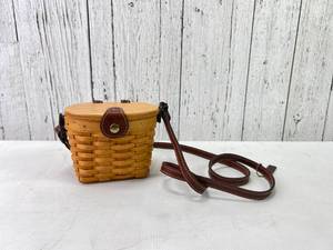 lot 91 image: Longaberger WoodCrafts Basket Purse