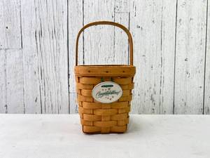 lot 113 image: Longaberger Handwoven Congratulations Basket