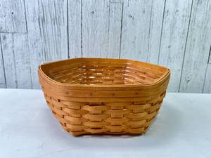 lot 135 image: Longaberger Hexagon Basket