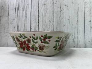 lot 132 image: Longaberger Square Bowl