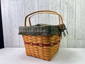 lot 131 image: Longaberger Basket