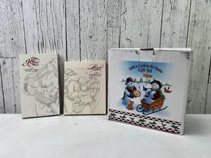 lot 175 image: Longaberger Holiday Cookies For Santa Set