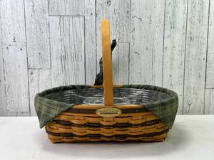 lot 153 image: Longaberger Hospitality Basket