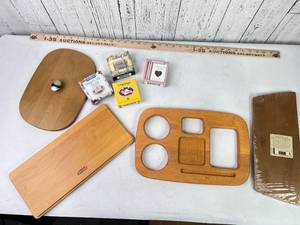 lot 180 image: Longaberger WoodCrafts Items with Tie-Ons