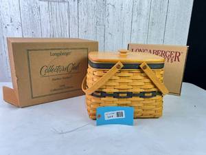 lot 8 image: Longaberger Collectors Club 1998 Harbor Basket