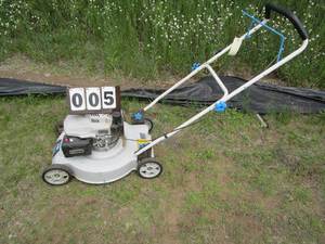 lot 5 image: Pulsar 21 Lawn Mower