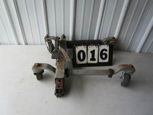 lot 16 image: Car Wheel Lift