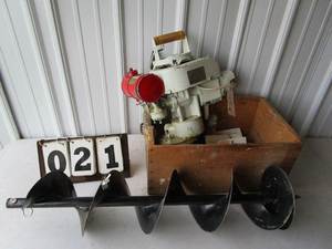 lot 21 image: Clinton 8 Jiffy Ice Drill