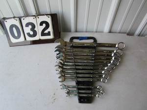 lot 32 image: Craftsman Wrench Set - SAE
