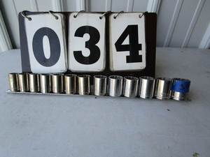 lot 34 image: Craftsman Metric Socket Set - 13 pc