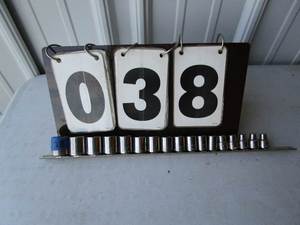 lot 38 image: Craftsman Socket Set - Metric - 17 pc