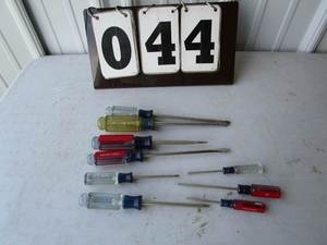 lot 44 image: Craftsman Screw Driver Assortment