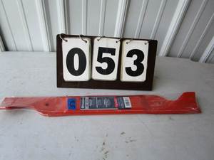 lot 53 image: Husqvarna 46 Mower Blades