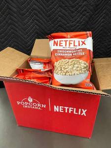 Netflix Swoonworthy Cinnamon Kettle Popcorn, 6 Pack of 30oz Bags