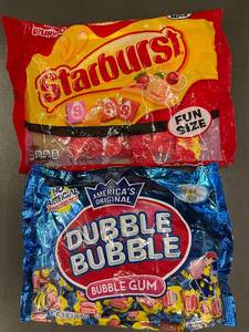 lot 28 image: Fun Size Starburst and Dubble Bubble Bubble Gum Set