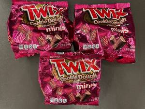 lot 29 image: Set of 3 Twix Cookie Dough Minis - 7.7oz Bags