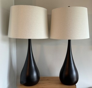 lot 20 image: Pair of Elegant 28.5 Tall Table Lamps with Black Base