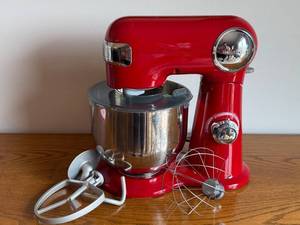 lot 11 image: Cuisinart Red Stand Mixer with Attachments