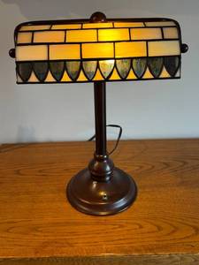 lot 15 image: Vintage Tiffany Style Stained Glass Desk Lamp