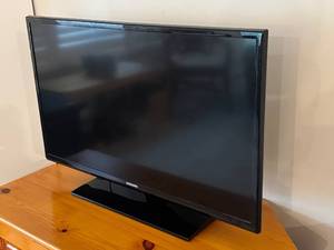 lot 41 image: Samsung 32 Flat Screen TV Model UN32EH4003VZA