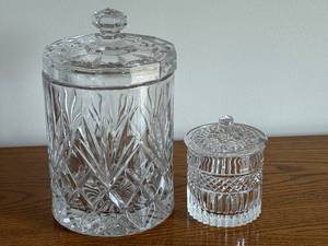 lot 44 image: Crystal Biscuit Jar with Lid 10 and Crystal Jam Jar with Lid 5