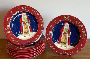 lot 51 image: Set of 8 Susan Winget 11.5 Holiday Santa Plates