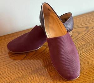 lot 63A image: Clarks Artisan Womens Loafers Size 7.5 in Like New Condition