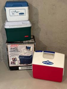 lot 70 image: Collection of 4 Coolers Rubbermaid, Coleman, and Playmate