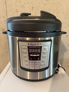 lot 71 image: Like New Instant Pot IP-LUX with Recipe Booklet