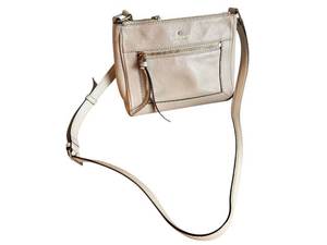 lot 86 image: Kate Spade New York Cobble Hill Deni Cross Body Bag in Warm Putty