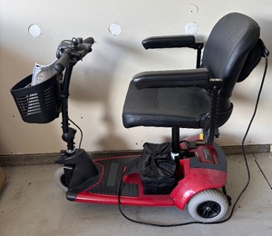 lot 112 image: Travel Pro Travel Scooter Three Wheel Scooter